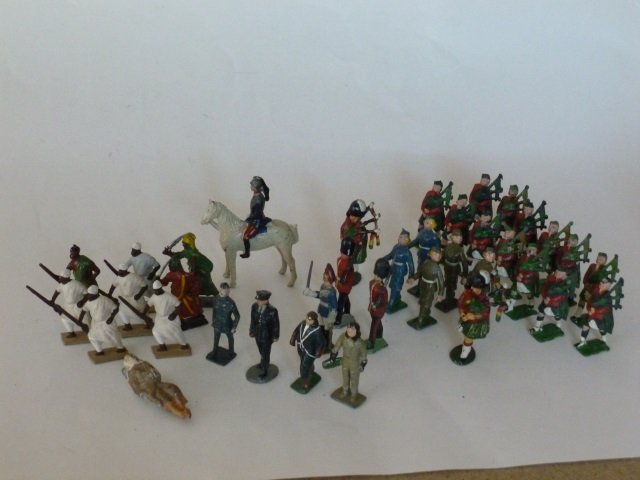 Cherilea, Timpo, Crescent Military, Assortment: Post War. Cherilea Pipers, WAAC & WAAF, Timpo Pipers, Crescent Arabs, etc. 37 pieces, unboxed, condition very good