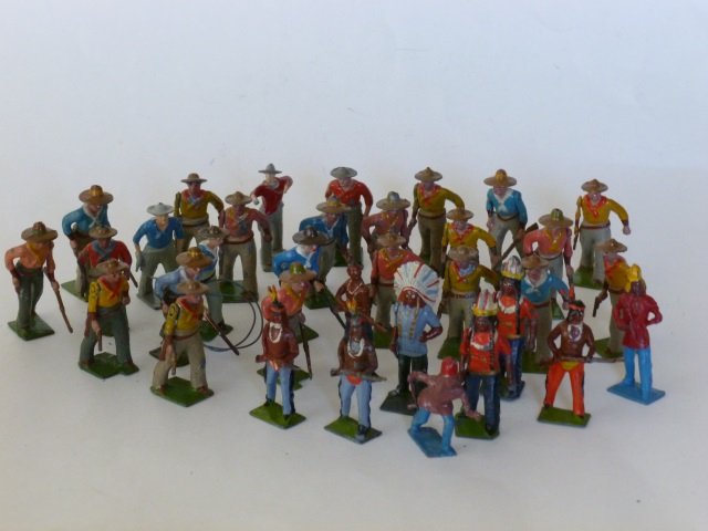 Britains Cowboys and Indians: Pre-War and Post War. 24 pieces, unboxed, condition very good