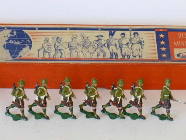 Authenticast Highlanders, Sun Helmets: Post War. With original generic box, 7 pieces, condition very good, box good