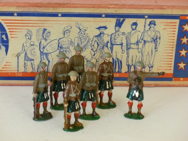 Authenticast Highlanders, Steel Helmets: Post War. With original generic box, 7 pieces, condition very good, box good