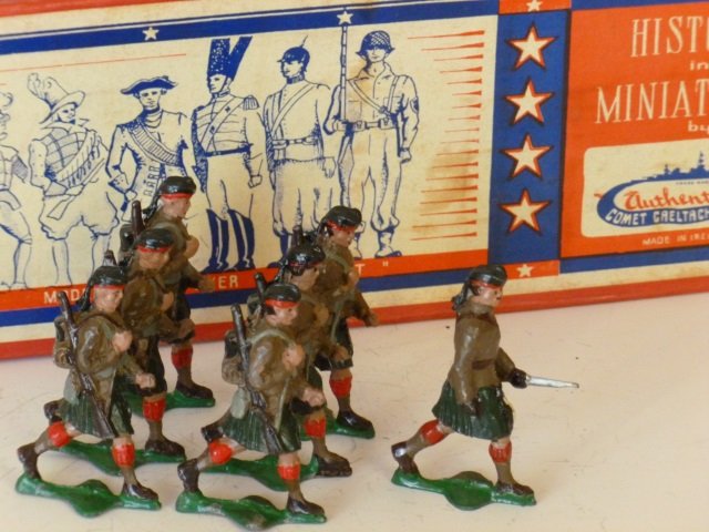 Authenticast Highlanders Glengarry Cap: Post War. With original generic box, 7 pieces, condition very good, box good