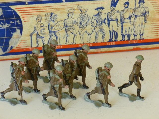 Authenticast British in Winter Dress: Post War. With original generic box, 8 pieces, condition very good, box good