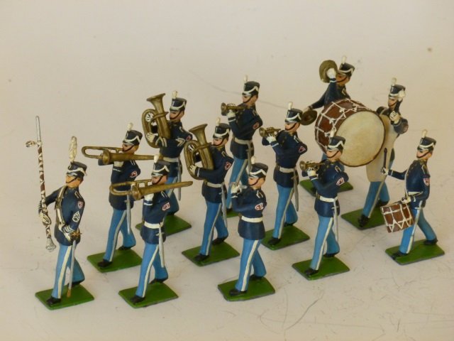 Britains Converted US Army Band: Post War. 12 pieces, unboxed, condition very good, Drum Major's mace broken