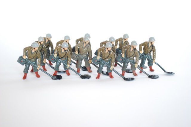 Timpo G.I.'s with Mine Detectors: Post War. 12 pieces, unboxed, condition excellent