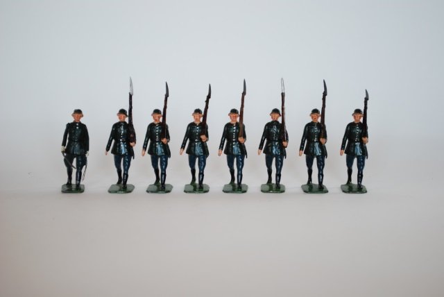 Britains Set #432 German Infantry: Post War. 8 pieces, unboxed, condition very good