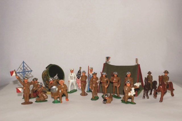 Barclay and Manoil Dimestore: Communications Figures with Several Parade Figures Excellent Condition No Box 19 Pieces.