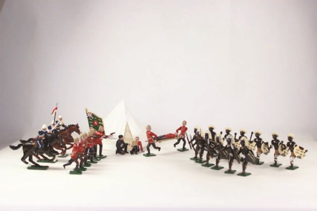 Blenheim Zulu War Gift Set 1879: British and Zulus Attacking (one shield broken but present) Very Good/Excellent Condition 28 Pieces.