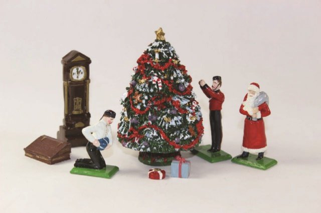 Errol John/Caberfeidh Trimming the Tree: With St Nick Christmas Vignette Very Good Excellent Condition No Box 8 Pieces.