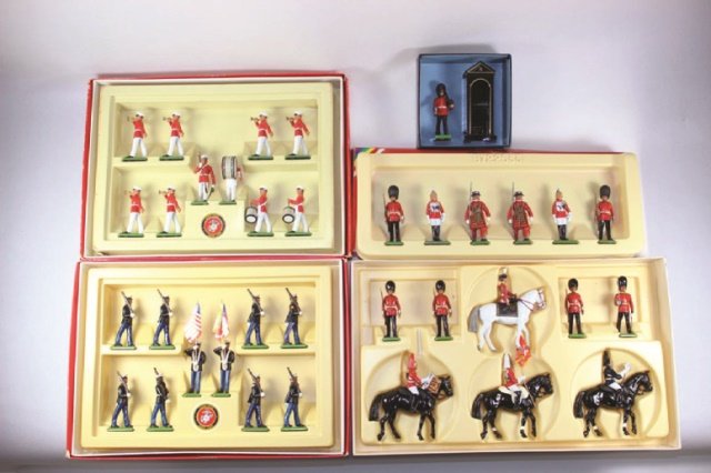 Wm Britains New Metal Models: #00089 Sentry Box and Scots Guards #7226 Lifeguards (x2), Yeomans of the Guard (x2), Scot Guard (x2) #7218 Queen Elizabeth With Mounted Life Guard Standard Bearer #7303 US National Flag And Guard Mari