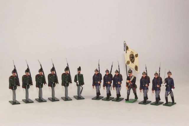 Picklehaube Miniatures: Soldiers Marching With Officer #FG4 Prussian Infantry With Box Excellent Condition 13 Pieces.