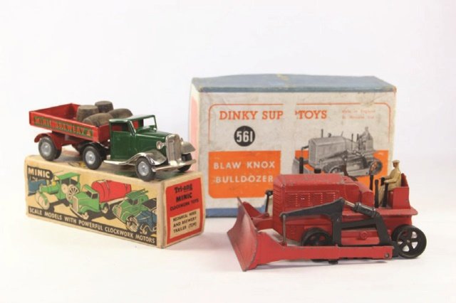 Tri-Ang /Dinky: Mini Scale Model Clockwork Toys Mechanical Horse and Brewery Trailer 561 Blaw Knox Bulldozer Good/Very Good Condition With Box 2 Pieces.