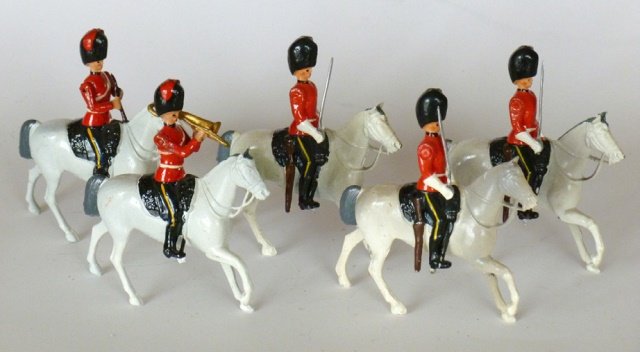 Britains from Set #32 Royal Scots Greys: Mounted. Post War assortment. 5 pieces. Unboxed. Condition excellent. Three Troopers and two musicians from set # 1720.