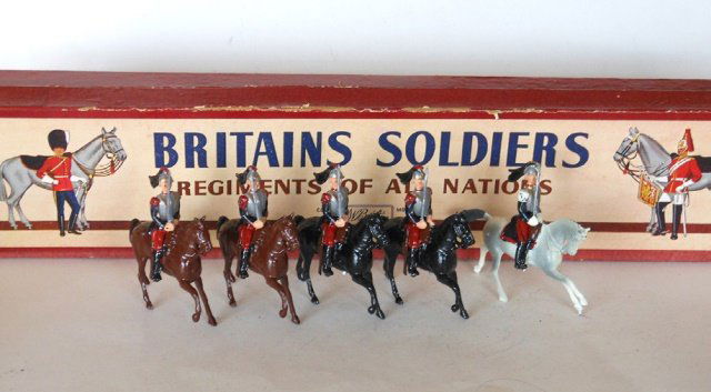 Britains Set #138 French Cuirassiers: Post War. 5 pieces untied in original R.O.A.N. box. Condition excellent. Box very good.