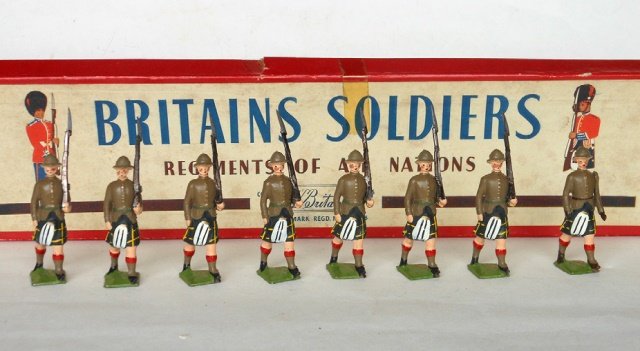 Britains Set #1901 Capetown Highlanders: Post War. 8 pieces with original R.O.A.N. box, untied. Condition excellent. Box good.