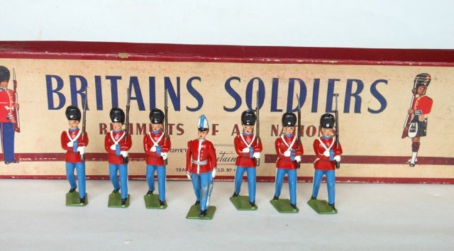 Britains Set #2019 Danish Life Guard: Post War. 7 pieces with original R.O.A.N. box, untied. Condition excellent. Box very good.