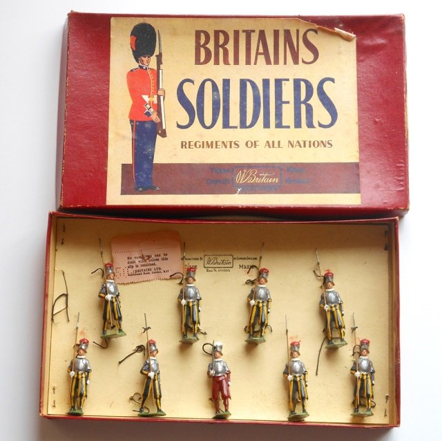 Britains Set #2022 Vatican Swiss Guards: Post War. 9 pieces, with an original R.O.A.N. box, untied. Condition excellent. Box good. (Split at one corner. Label slightly torn.)