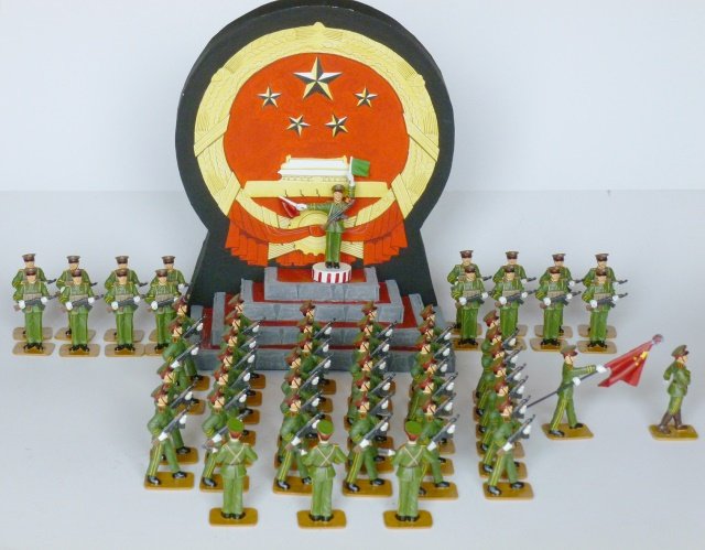 King and Country 1997 Issue, Chinese: Chinese Peoples Liberation Army display; with saluting dias and backdrop. With original boxes. 59 pieces. Condition Excellent. Boxes Excellent. (Manufactured by King and Country at the end of British 