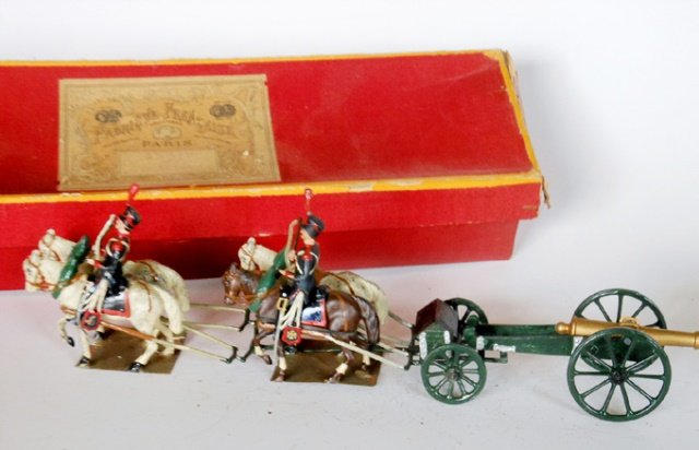 Mignot Napoleonic Gun Team: Post War. 6 pieces with original box. Untied. Condition very good. Box good.
