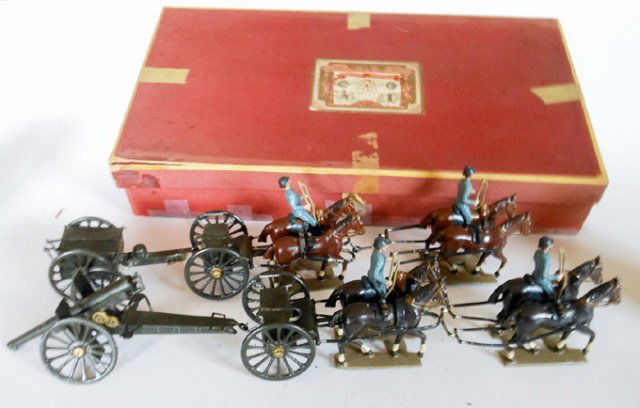 Mignot WWI, Gun Team/Caisson: Double Box. Post War. 2 sets/12 pieces. With original boxes. Untied. Condition very good. Box good.