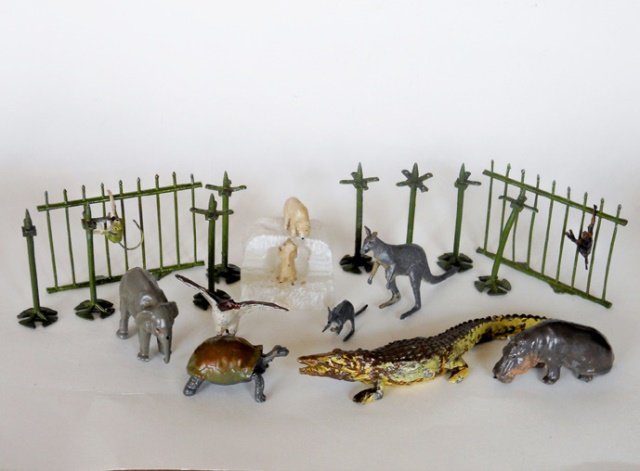 Britains Zoo Animals and Railings: Post War. 19 pieces. Unboxed. Condition very good.