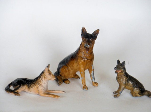 Timpo and Heyde German Shepherd Dogs: Pre-War and Post War. 3 pieces. Unboxed. Condition good.
