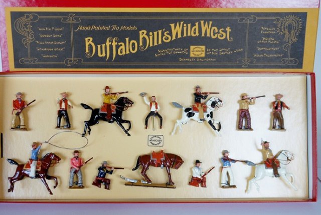 Hocker Set #235 Buffalo Bill Cowboy Display: 14 pieces. Tied in original box. Condition excellent. Box excellent.