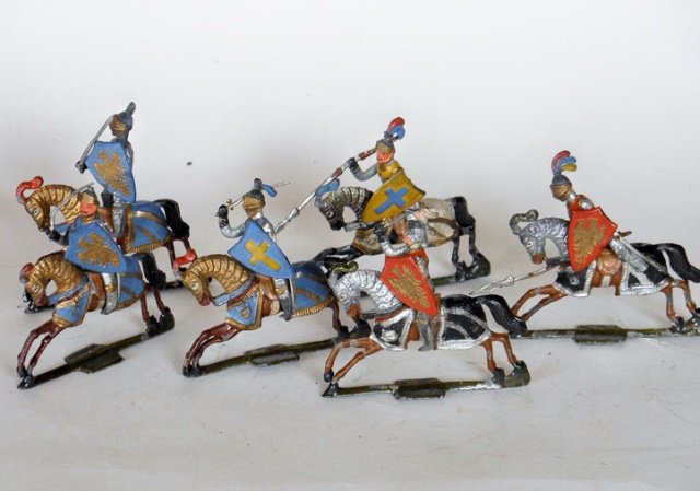 Heyde Knights: Pre-War. 6 pieces. Unboxed. Condition very good.