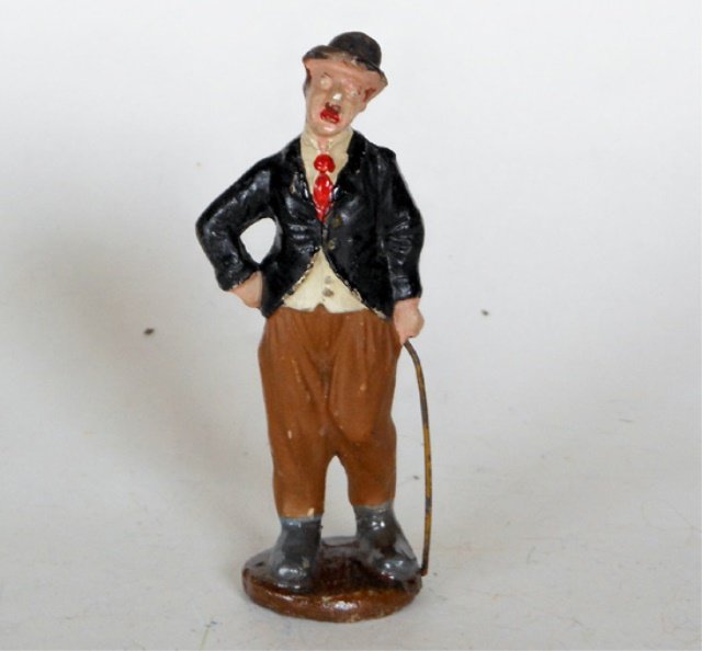 Composition Charlie Chaplin: 80 mm composition Charlie Chaplin, possibly by Elastolin. Unboxed. Condition very good.