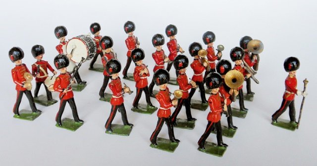 Britains Set #37 Coldstream Guards Band: Post War. 20 pieces. Unboxed. Condition very good. (some uniform paint unmatched)