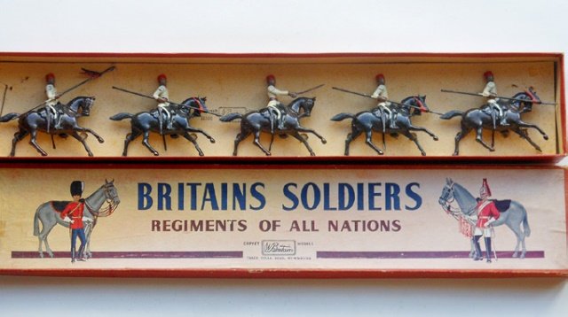 Britains Set #115 Egyptian Cavalry: Post War. 5 pieces. Tied in original R.O.A.N. box. Condition very good. Box very good. (part of end descriptive label missing)