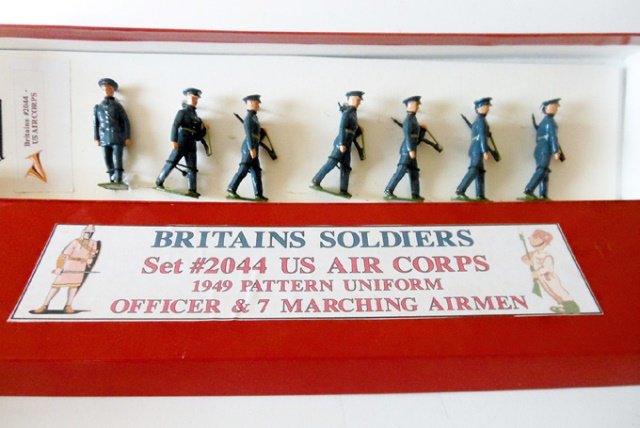 Britains Set #2044 US Air Corps: Post War. 7 pieces. In plain red box. Condition excellent.