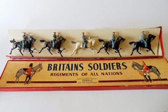 Britains Set #2055 Confederate Cavalry: Post War. 5 pieces. In original R.O.A.N. box. Condition excellent. Box good (two corners split on lid and one end of lid missing)