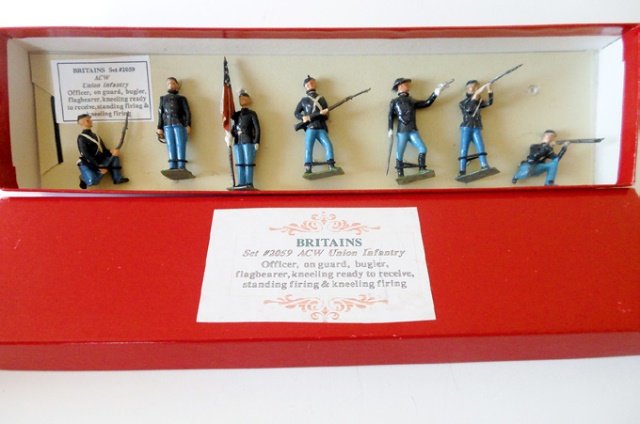 Britains Set #2059 Union Infantry: Post War. 7 pieces. In plain red box. Condition excellent.