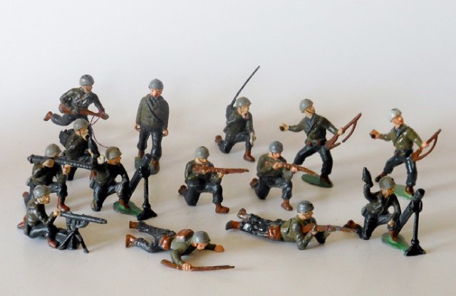 Charbens G.I.’s Assortment: Post War. 14 pieces. Condition very good. Unboxed.