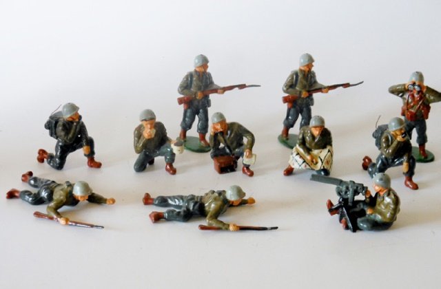 Timpo G.I.’s Assortment: Post War. 11 pieces. Unboxed. Condition very good.
