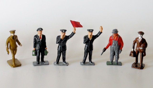 Timpo Railway/Crescent/Lincoln Log: Post War. 6 pieces. Unboxed. Condition excellent.