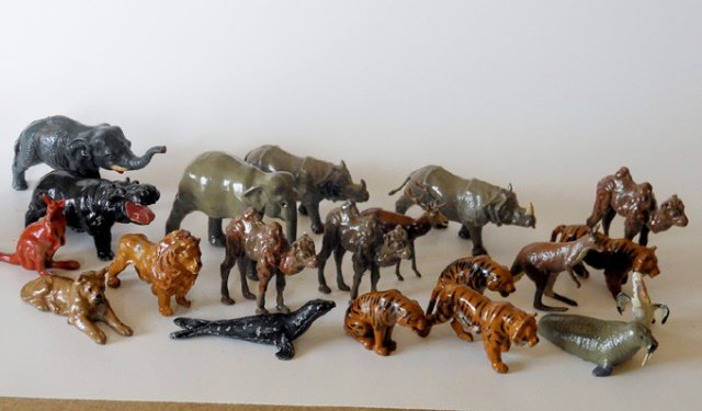 Zoo Animals Assortment: Britains and other manufacturers. Post War. 30 pieces. Condition very good. Unboxed.