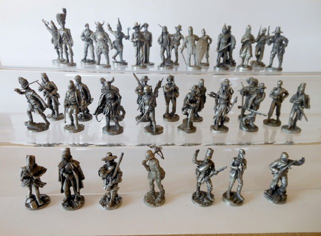 Franklin Mint, VERY RARE World’s Warriors: Pewter, Post War. 40 pieces. Unpainted. Very well detailed figures. Sold as a limited edition by Franklin mint. Condition excellent. Unboxed.