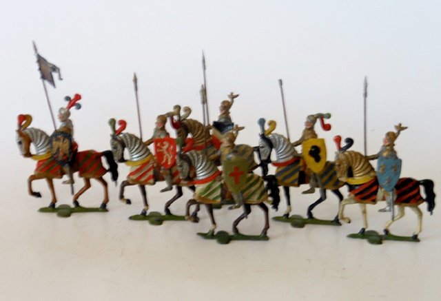 Heyde Knights: Pre-War. 48mm 6 pieces. Condition very good. Unboxed.