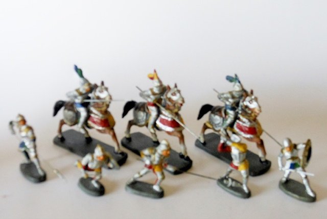 Elastolin Composition Knights: Post War. 8 pieces. Unboxed. Condition very good.