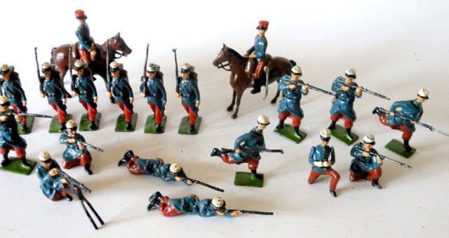 Britains French Foreign Legion Assortment: Post War. 19 pieces. Including marching and action figures. (2 bayonets missing) Unboxed. Condition very good.