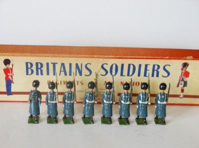 Britains Set #312 Grenadier Guards: Winter Overcoats. Post War. 8 pieces. With original R.O.A.N. box. No tie card. Condition excellent. Box very good