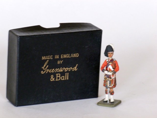 Greenwood and Ball Set G100 Officer: Officer of the Cameron Highlander, both hands on sword. 1 Piece. Condition Excellent, box Excellent.