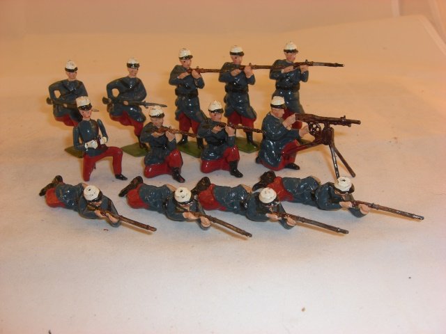 Britains #2095 French Foreign Legion: Britains #2095 French Foreign Legion; condition excellent; 13 pieces; post war.