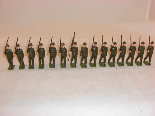 Britians #2105 Venezuelan Infantry: Britians #2105 Venezuelan Infantry; with officer & flag bearer; condition excellent; 15 pieces; post war.