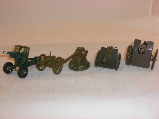 Britains Cannons: Britains #1201, 1715, 1292, 2173, 2026 cannons; condition excellent; 5 pieces; post war.