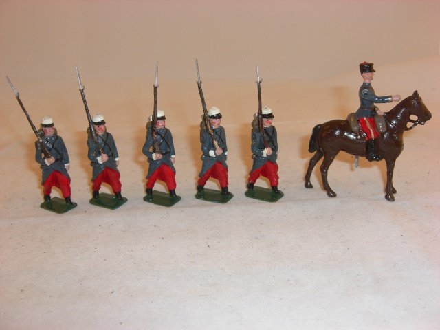 Britains from #1711 French Foreign Legion: Britains from #1711 French Foreign Legion; condition excellent; 6 pieces; post war.