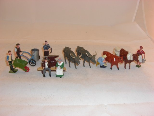 Britains & Other Civilians: Britains & other civilians; condition excellent; 15 pieces; post war.