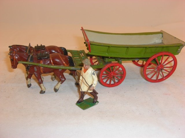 Britains 5F Farm Wagon: Britains 5F Farm Wagon; condition excellent; 2 pieces; post war.