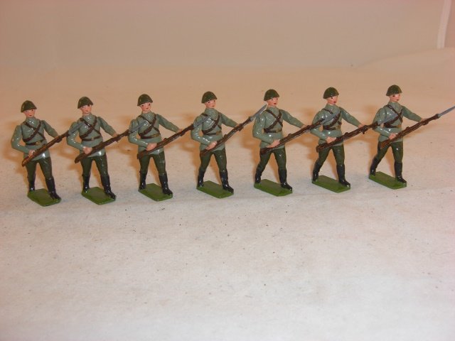 Britains from #2032 Russians Parading: Britains from #2032 Russians parading; condition excellent; 7 pieces; post war.